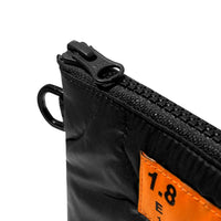 POCHETTE PLATE MATELASSÉE POM L (NOIR) | RECYCLÉ